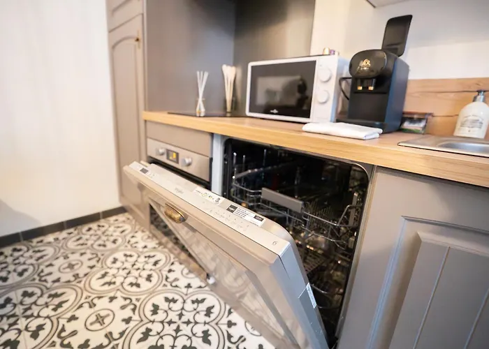 Charming With Sofa, Bed And Terrace-as Carcassonne